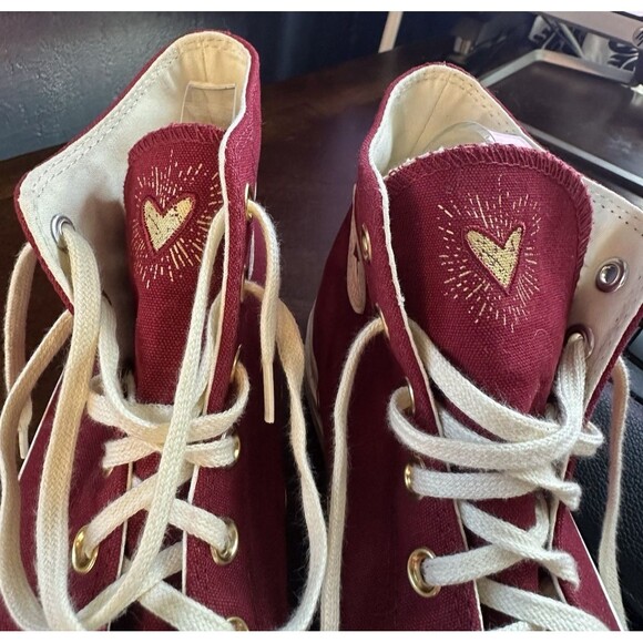 Size 11 - Converse Chuck Taylor All Star High Embroidered Hearts - Cherry... - Picture 9 of 11